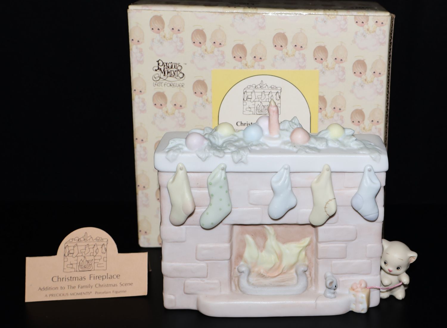 Precious Moments 1990 Figurine “Christmas Fireplace” #524883 with Original Box