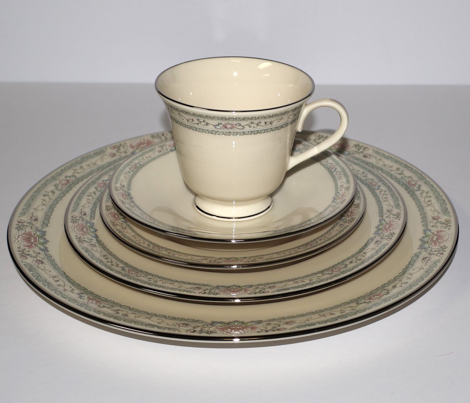 Lenox Charleston 5-Piece Place Setting – Platinum Trim | Multiple Sets Available