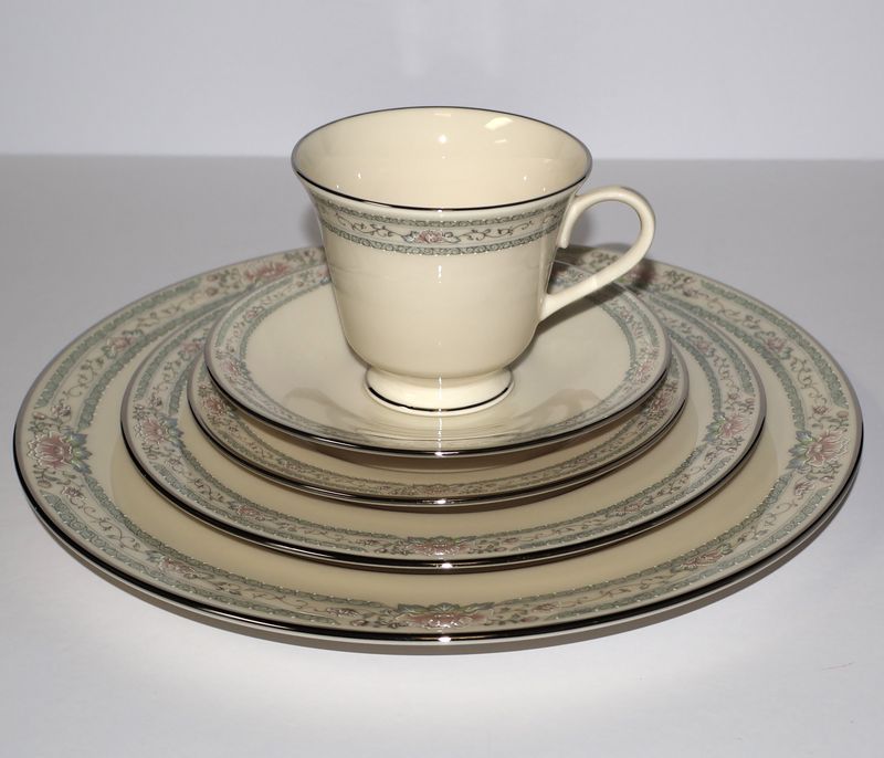 Lenox Charleston 5-Piece Place Setting – Platinum Trim | Multiple Sets Available