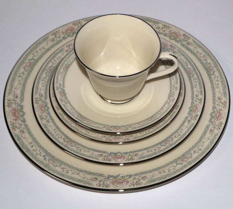 Lenox Charleston 5-Piece Place Setting – Platinum Trim | Multiple Sets Available