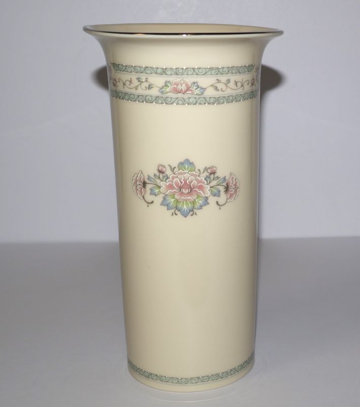 Lenox Charleston 8.25” Porcelain Vase – Platinum Trim | Made in the USA