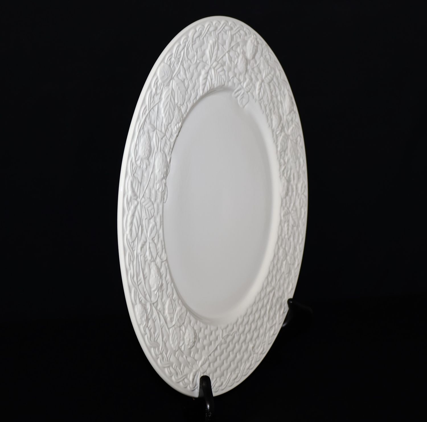 Mikasa English Countryside 12 7/8” Service Plate – Charger | White DP900