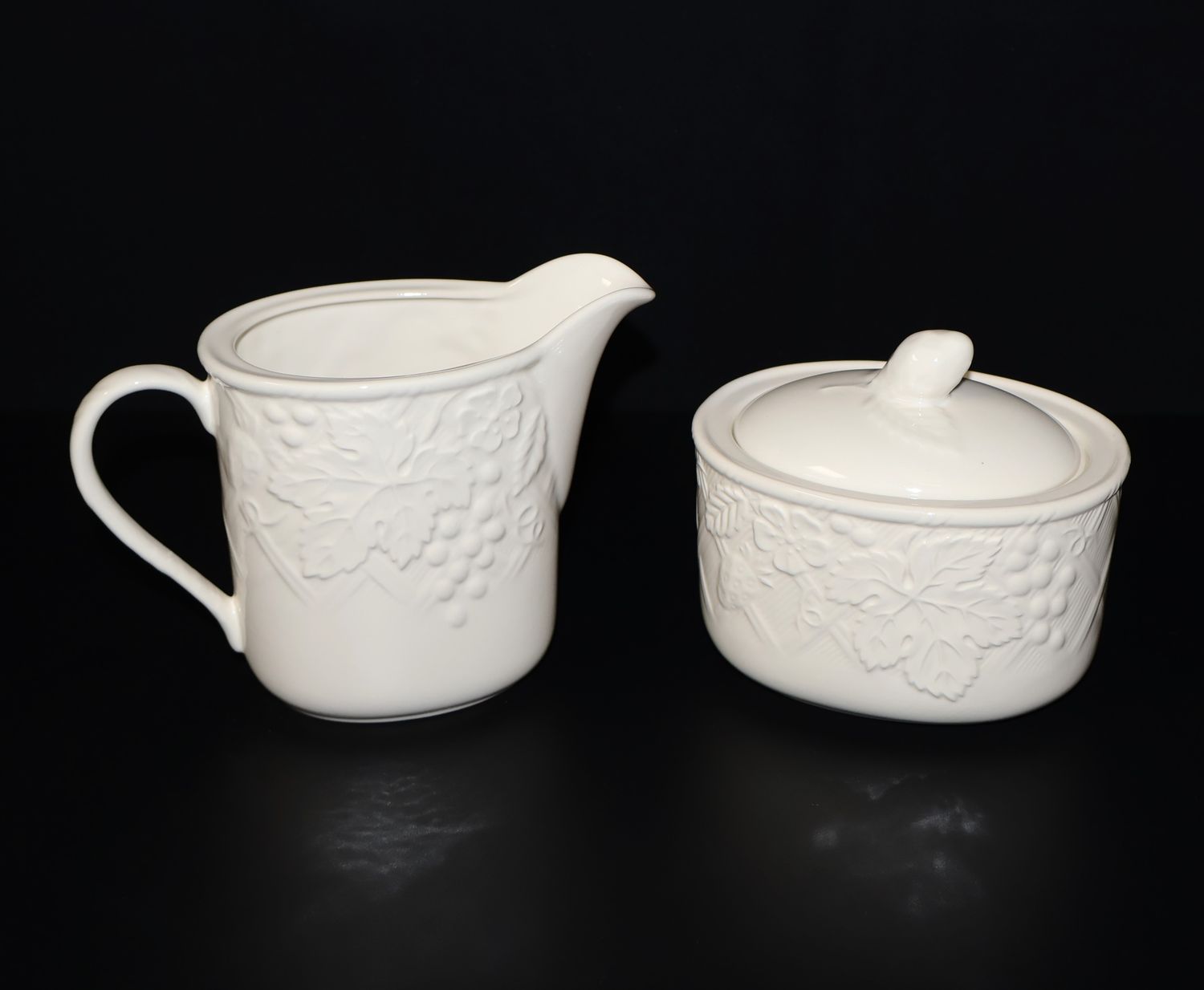 Mikasa English Countryside Creamer &amp; Sugar Bowl with Lid | White DP900