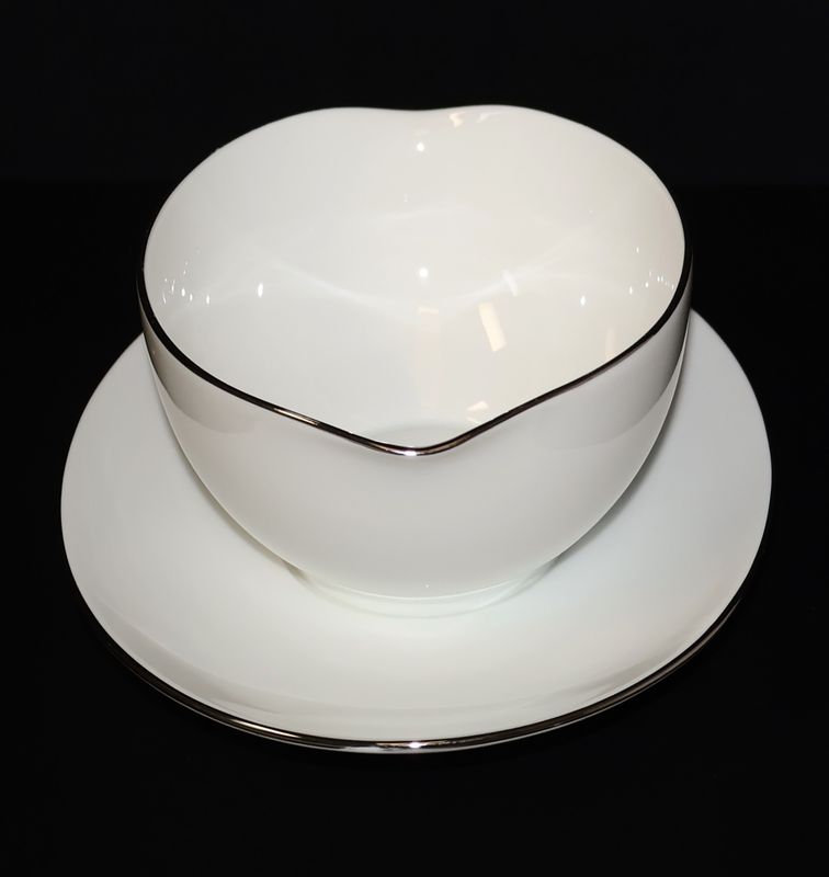 Noritake Altadena Gravy Boat &amp; Attached Underplate – Rose with Platinum Trim | #6437 Japan