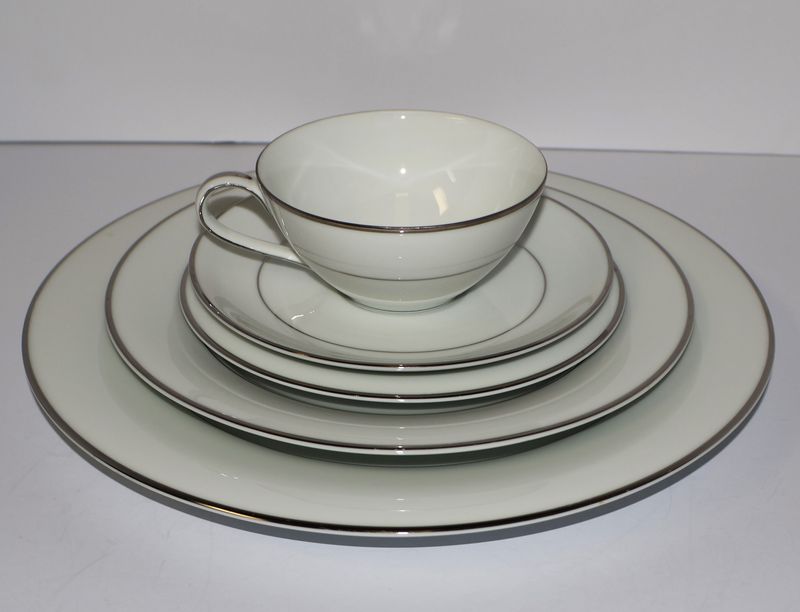 Noritake Derry (5931) 5-Piece Place Setting – Platinum Trim | Multiple Sets Available