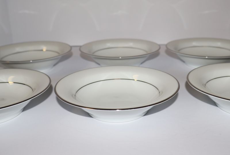 Noritake Derry (5931) 5 5/8” Fruit / Dessert Bowls – Set of 8 | Platinum Trim