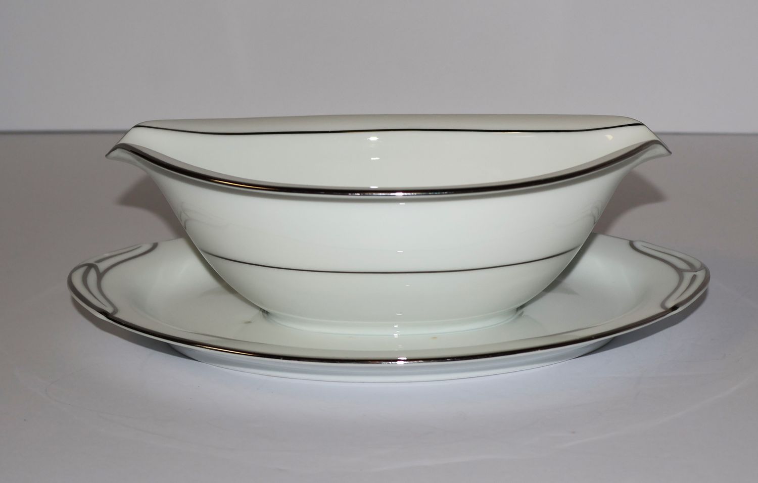 Noritake Derry (5931) Gravy Boat with Attached Underplate | Platinum Trim