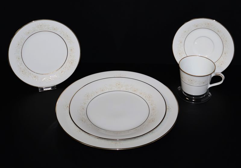 Noritake Dearest 5-Piece Place Setting with Bread Plate | Multiple Sets Available