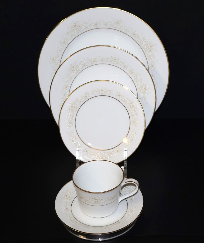 Noritake Dearest 5-Piece Place Setting with Bread Plate | Multiple Sets Available