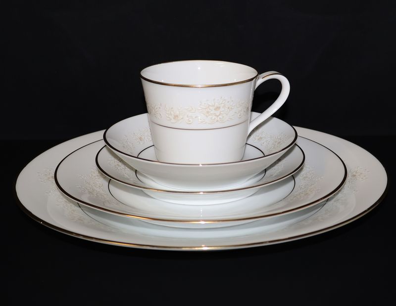 Noritake Dearest 5-Piece Place Setting with Fruit Bowl | Multiple Sets Available