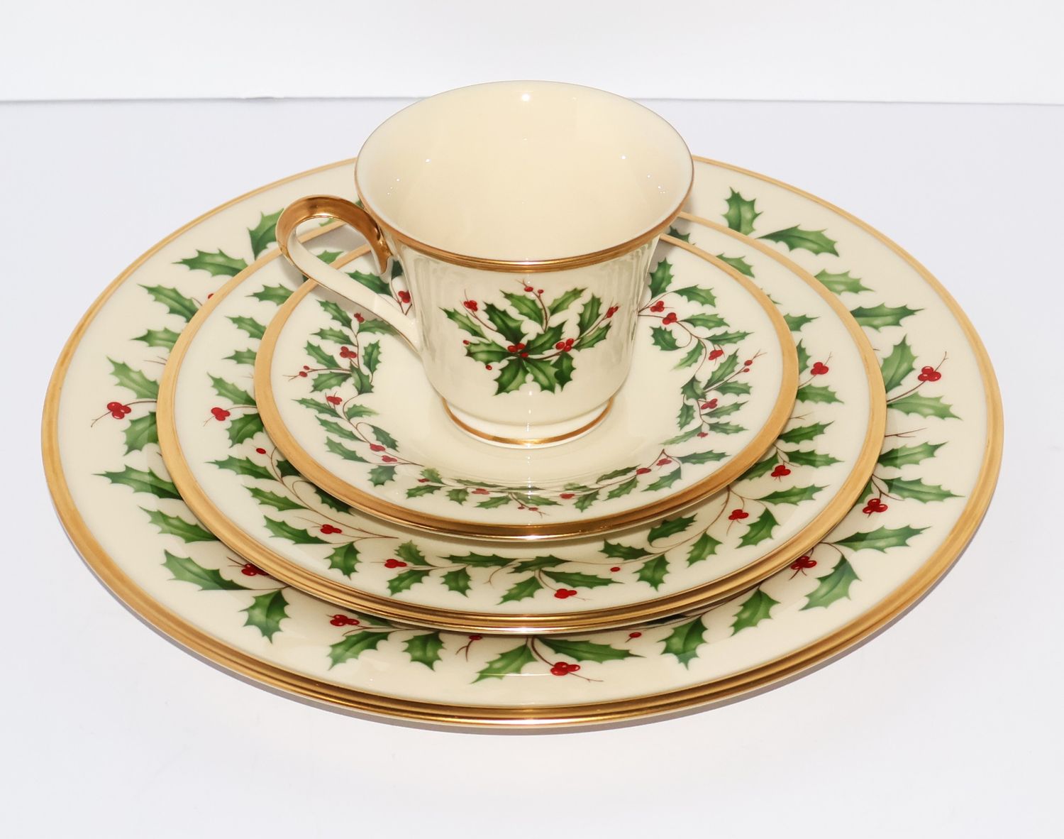 Lenox Holiday 4-Piece Place Setting – Holly &amp; Berries | Made in USA | Multiple Sets Available