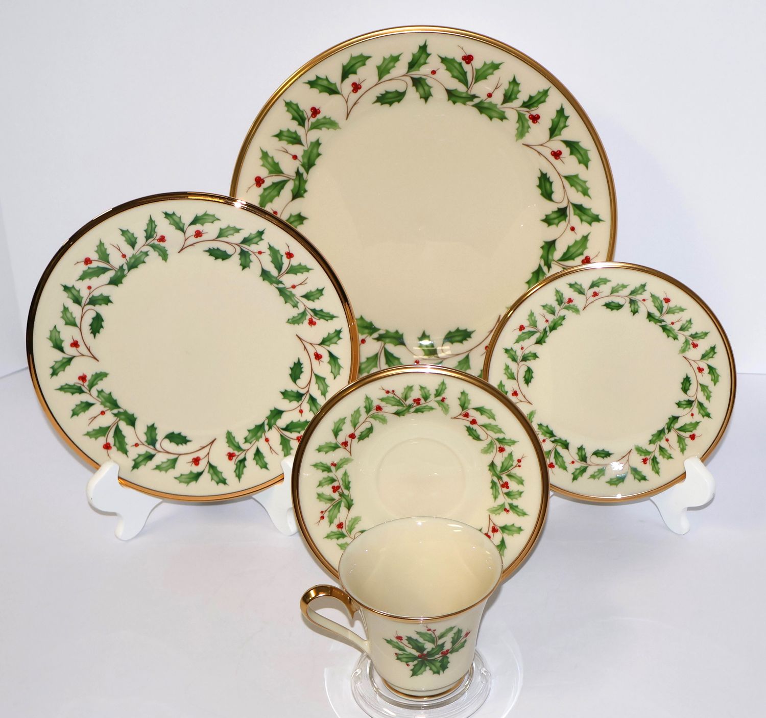 Lenox Holiday 5-Piece Place Setting – Holly &amp; Berries | Made in USA | Multiple Sets Available