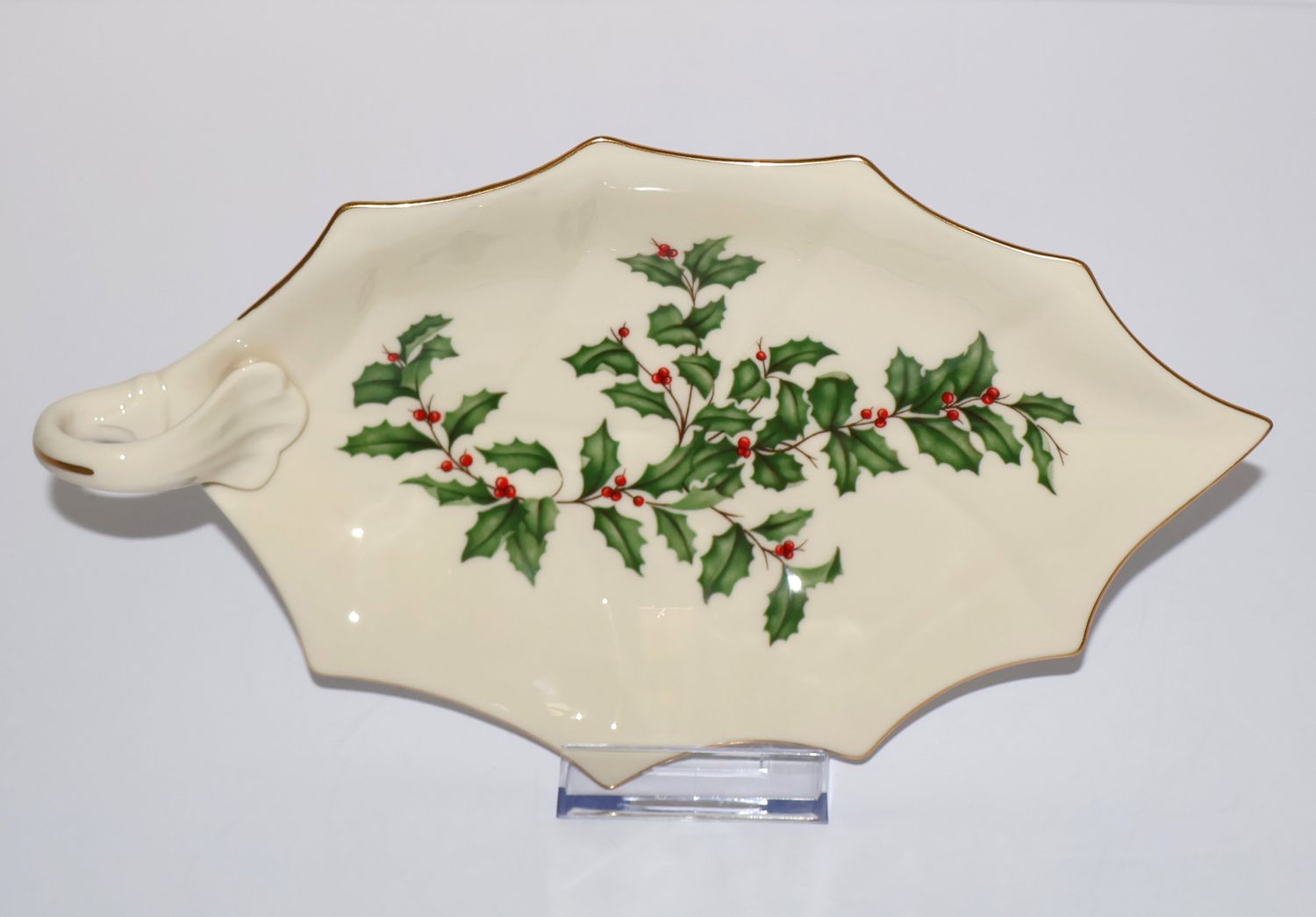 Lenox Holiday 10” Leaf-Shaped Dish with Handle – Holly &amp; Berries | Made in the USA