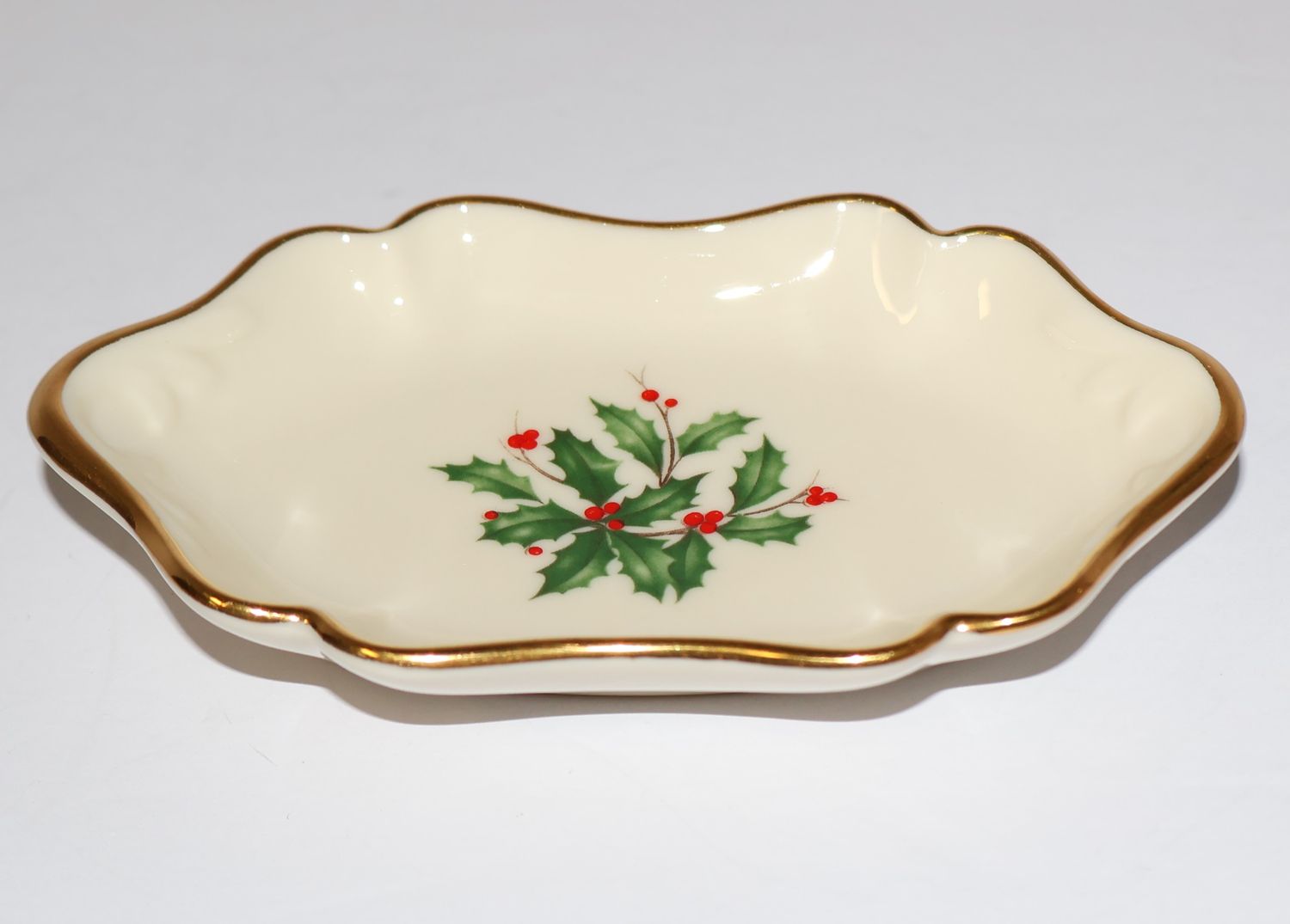Lenox Holiday “Special” Small Oval Trinket Dish – Holly &amp; Berries | Made in the USA