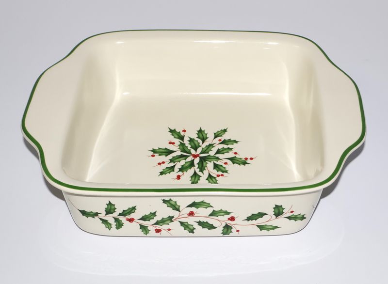 Lenox Holiday “American by Design” 10” Square Baking Dish | Green Trim – Holly &amp; Berries