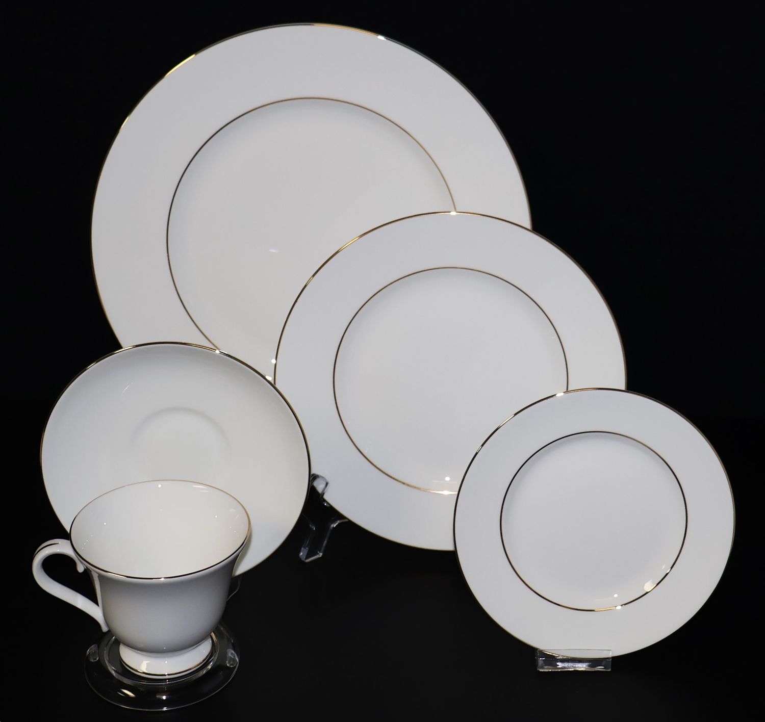 Wedgwood Signet Gold 5-Piece Place Setting – Made in England | Multiple Sets Available