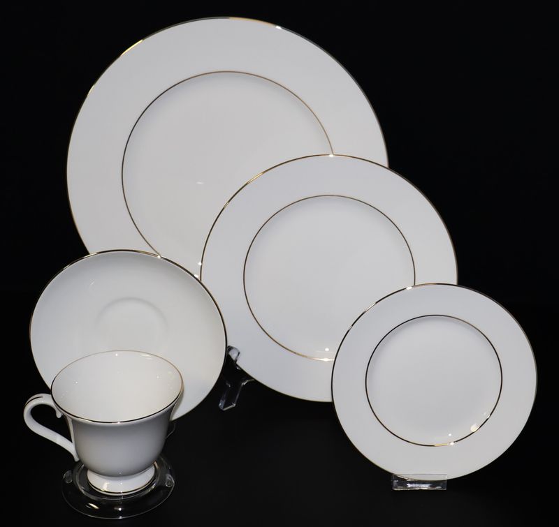 Wedgwood Signet Gold 5-Piece Place Setting – Made in England | Multiple Sets Available