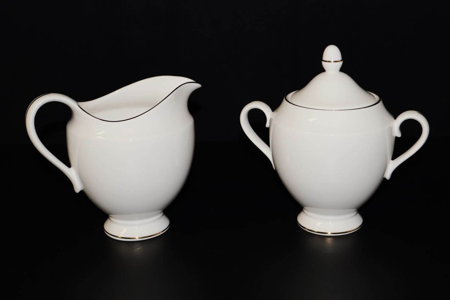 Wedgwood Signet Gold Creamer &amp; Sugar Bowl with Lid – 3-Piece | Made in England