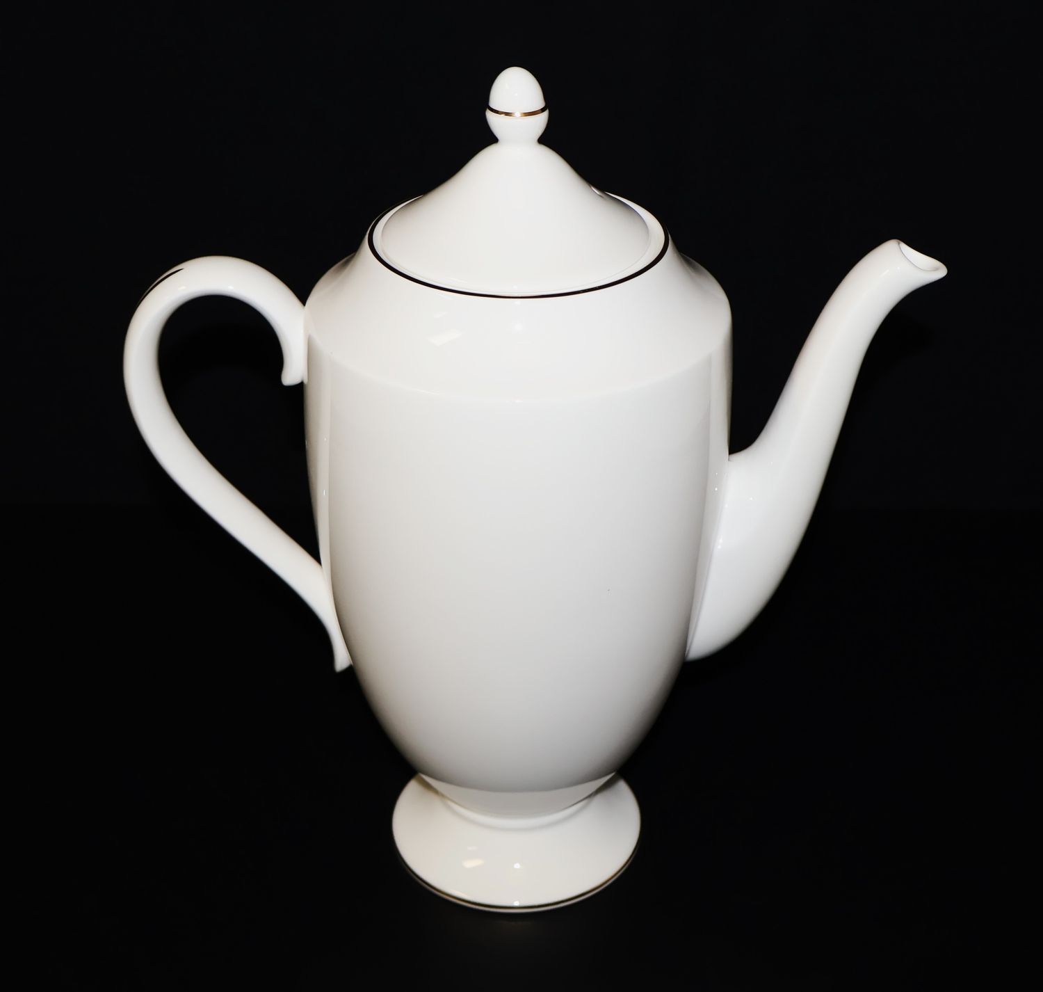 Wedgwood Signet Gold Coffee Pot and Lid – 5-Cup | Made in England