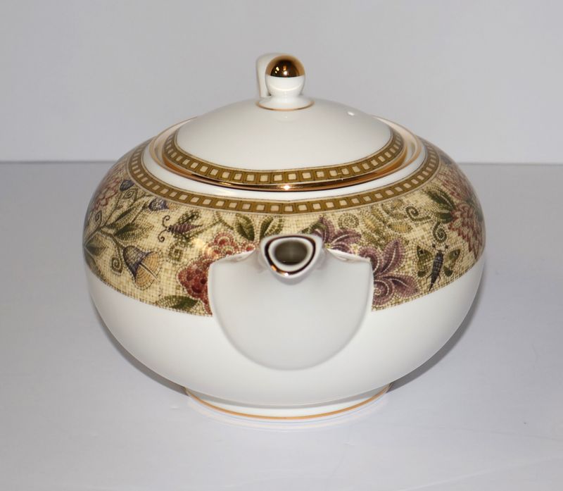Wedgwood Floral Tapestry Teapot with Lid – 4-Cup | Made in England