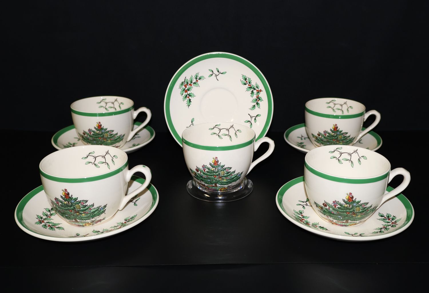 Spode Christmas Tree Cups &amp; Saucers – Set of 5 (10 Pieces) | Made in England