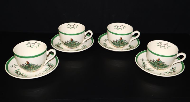 Spode Christmas Tree Cups &amp; Saucers – Set of 4 (8 Pieces) | Made in England