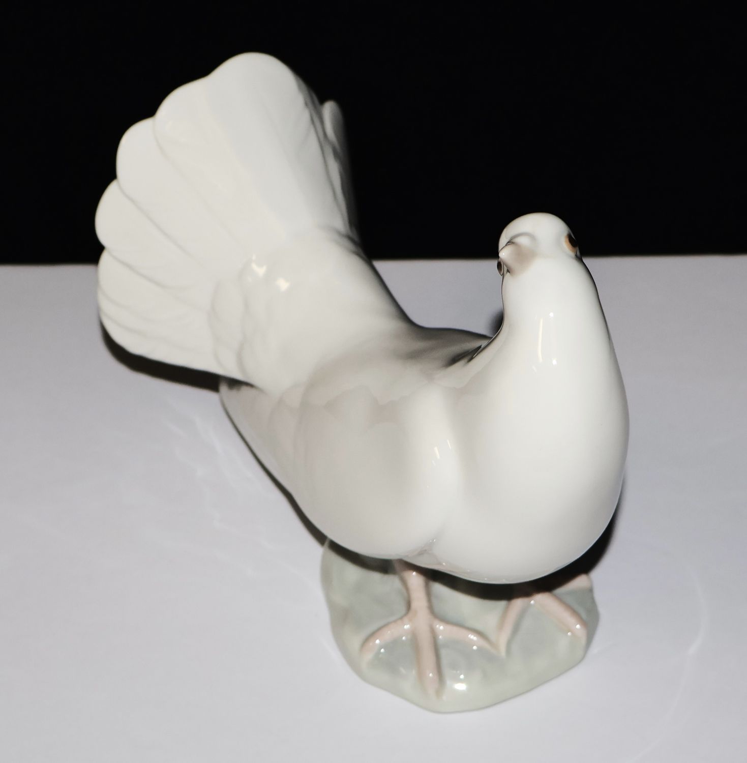 Lladro White Dove with Fantail Gloss Porcelain Figurine – 5 1/4” Tall | Item #1015