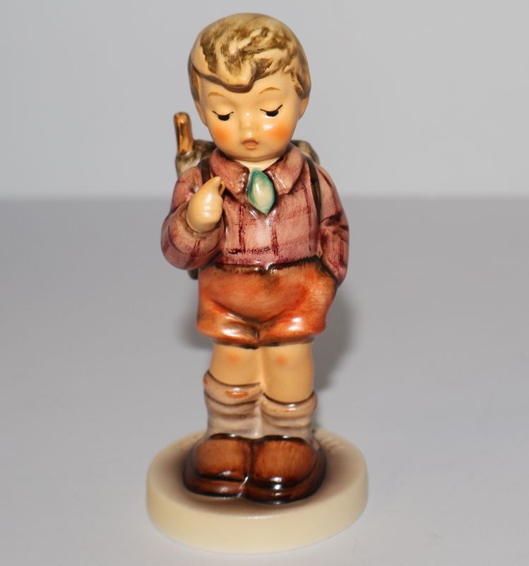 Hummel “One, Two, Three” Boy with Backpack Figurine – TMK-7 | Item #555 | Club Edition 1996/97