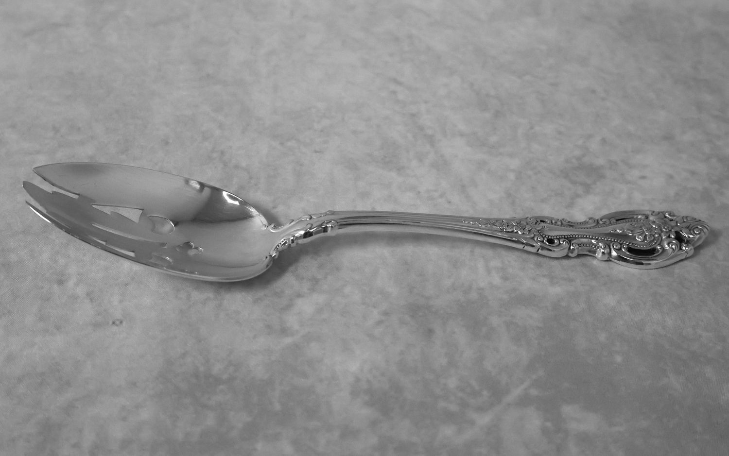 Wallace Grand Victorian Sterling Silver 8.5” Pierced Serving Spoon – No Monograms