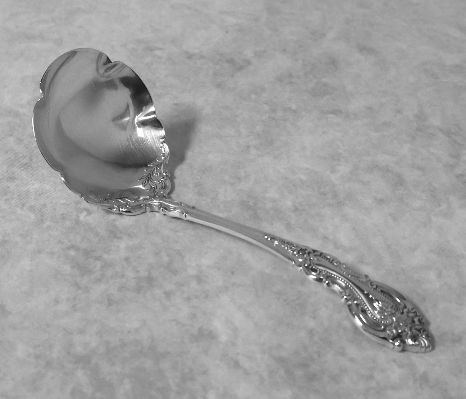 Wallace Grand Victorian Sterling Silver 6 5/8” Solid Gravy Ladle 74g – No Monogram