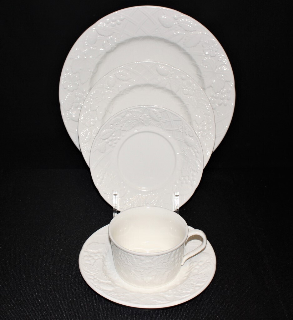 Mikasa English Countryside 5-Piece Place Setting | Multiple Sets Available Mikasa English Countryside 5-Piece Place Setting | Multiple Sets Available