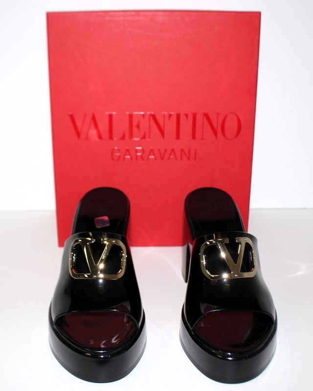 Valentino Garavani Black V Logo PM Platform Rubber Slide Sandals, 38 Euro / 8 US