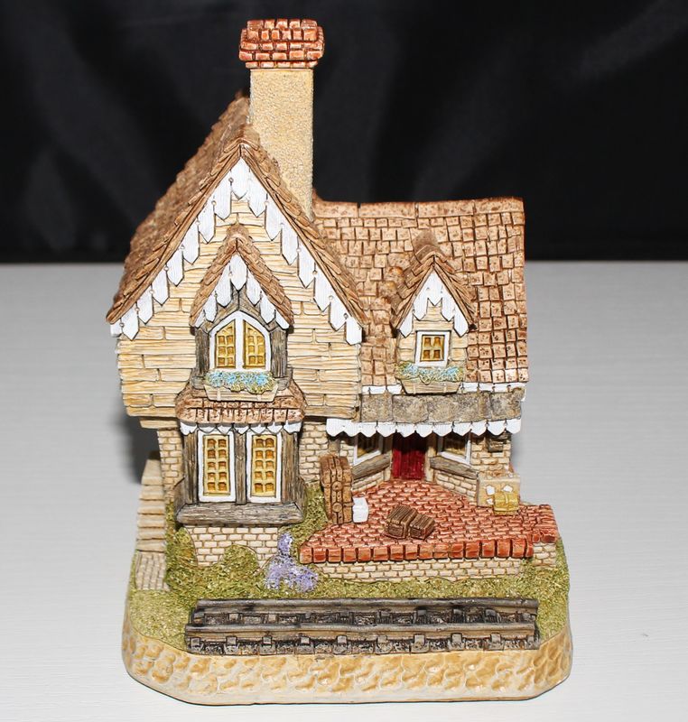 David Winter Cottage "Station Master's House" Collectors Guild Scene, Box &amp; COA