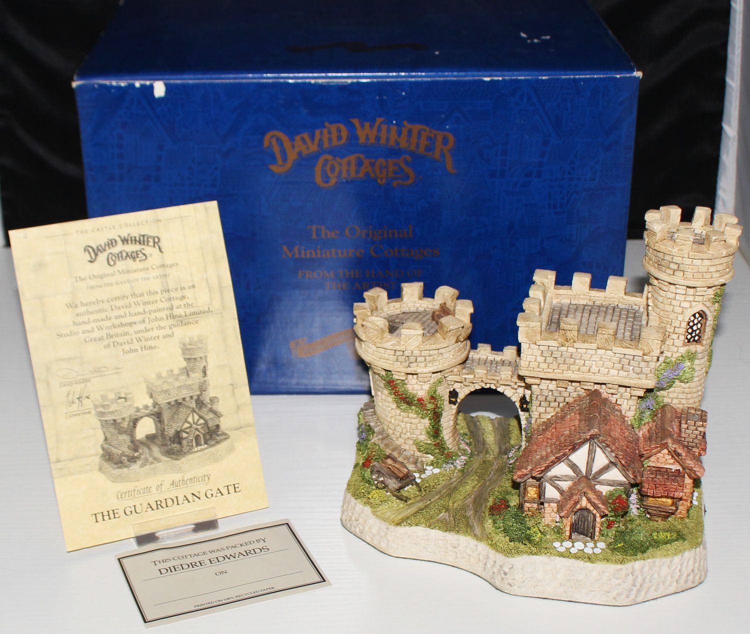 David Winter Guardian Gate Cottage 1994 In The Country Collection in Box w/ COA