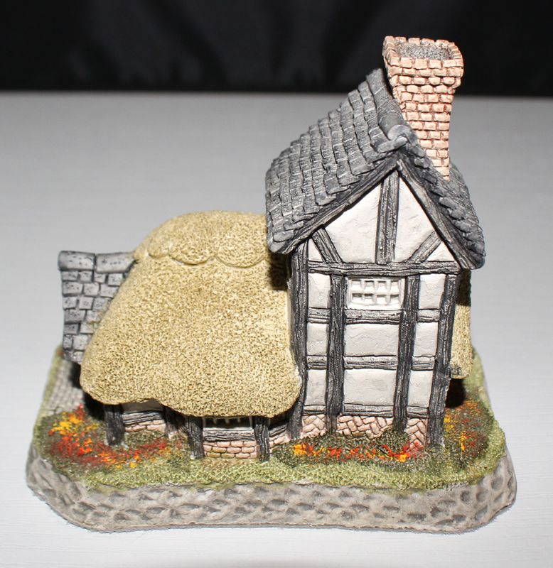 David Winter "Cartwrights Cottage" 1988 Ronald McDonald Charity in Box with COA