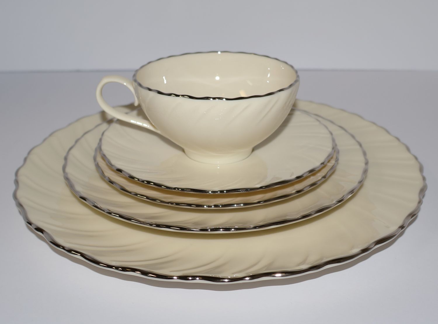 Lenox Weatherly D-517 Five-Piece Place Setting – Multiple Sets Available