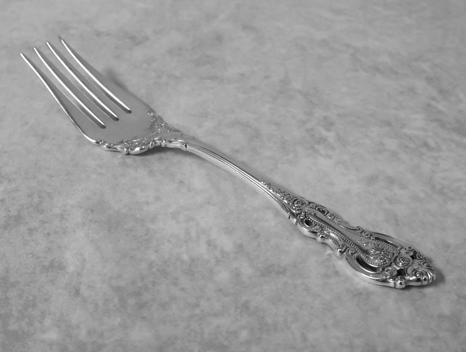 Wallace Grand Victorian Sterling Silver 8 1/2” Cold Meat Serving Fork – No Monograms
