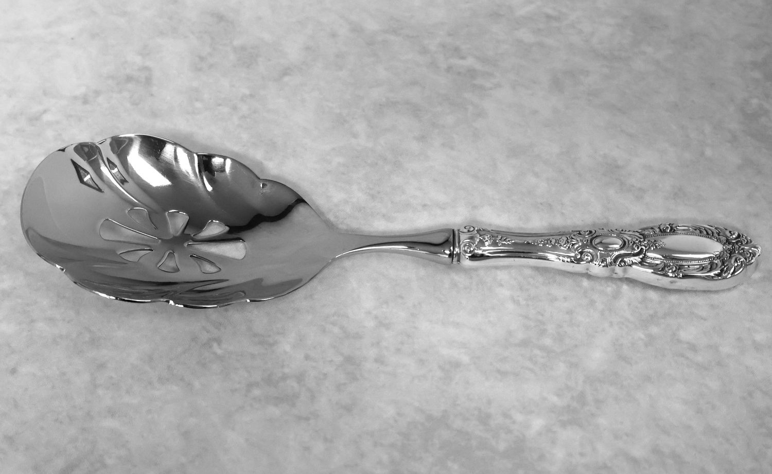 Towle King Richard Sterling Silver Pierced Vegetable Serving Spoon – 9 5/8” | No Monogram