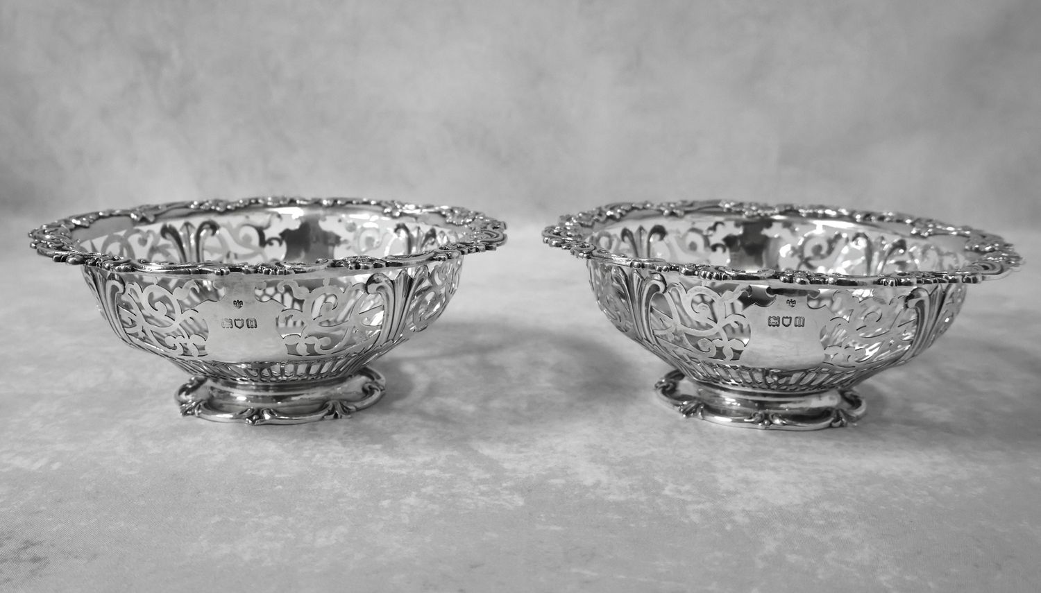 Pair of Victorian Barnard London 1890 Sterling Silver Reticulated Pedestal Bowl – 292g