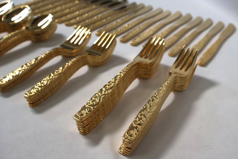 International Silver Americana Golden Heritage 70-Piece Gold Flatware Set – Vintage Ornate Pattern