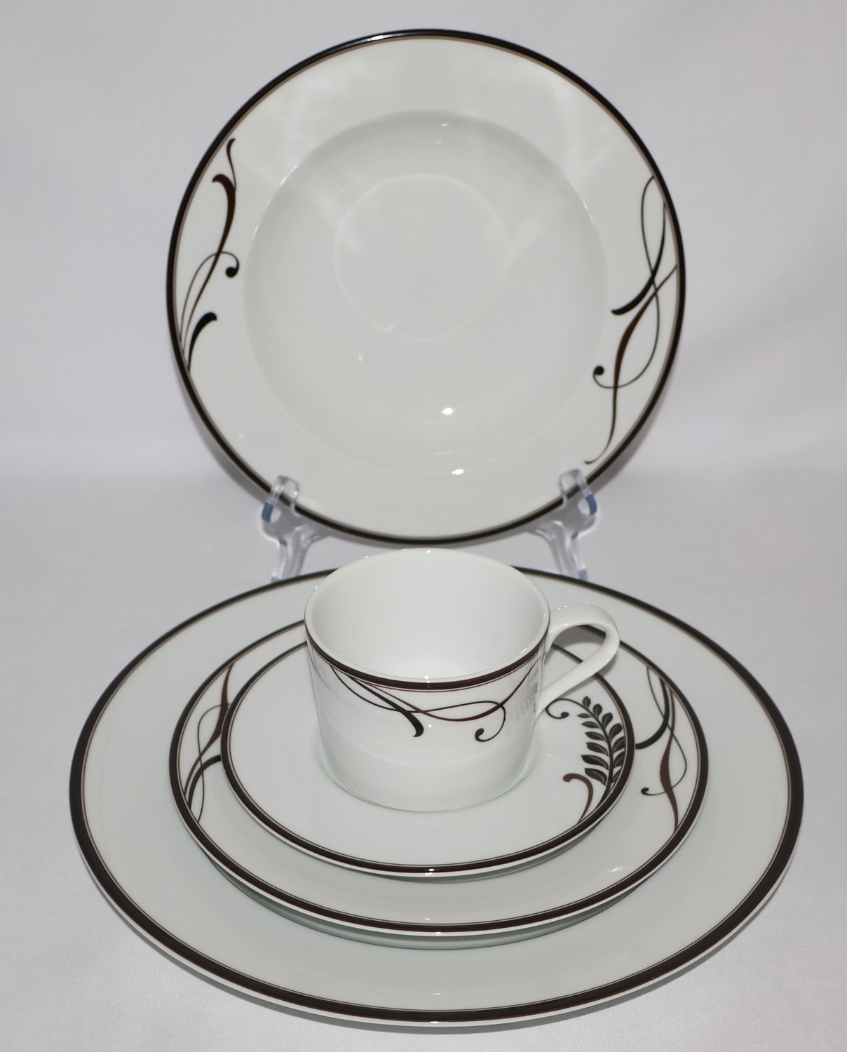 Mikasa Cocoa Blossom 5-Piece Place Setting SL170 Dinner Salad Plate, Soup Bowl, Cup &amp; Saucer Set(s)