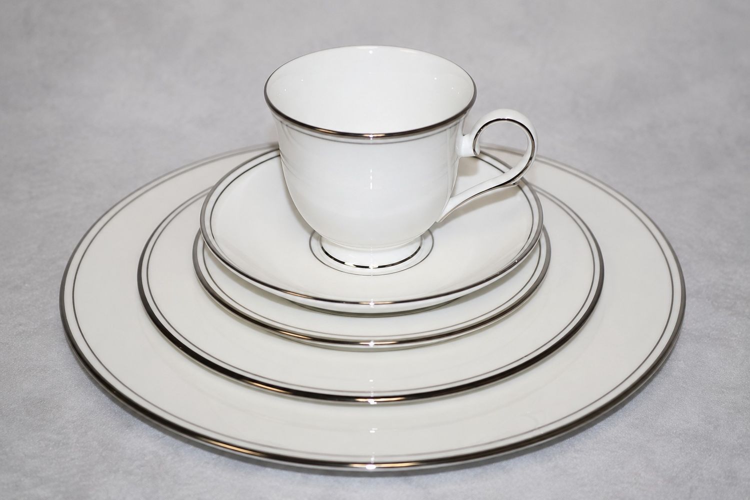 Lenox Federal Platinum 5-Piece Place Setting Fine Bone China USA - Multiple Sets Available Lenox Federal Platinum 5-Piece Place Setting Fine Bone China USA - Multiple Sets Available