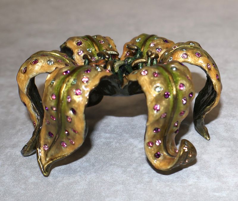 Jay Strongwater Lily Flower Swarovski Crystal &amp; Hand-Enameled Candle Topper | 4.5”