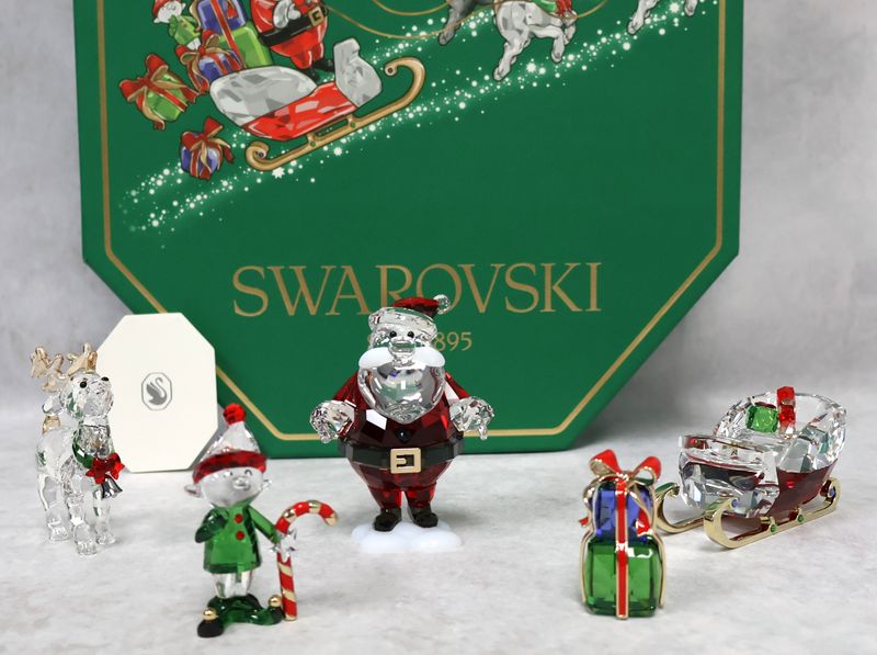 Swarovski Crystal Holiday Cheers Santa Story 5-Piece Figurine Set 5713797 | Original Box