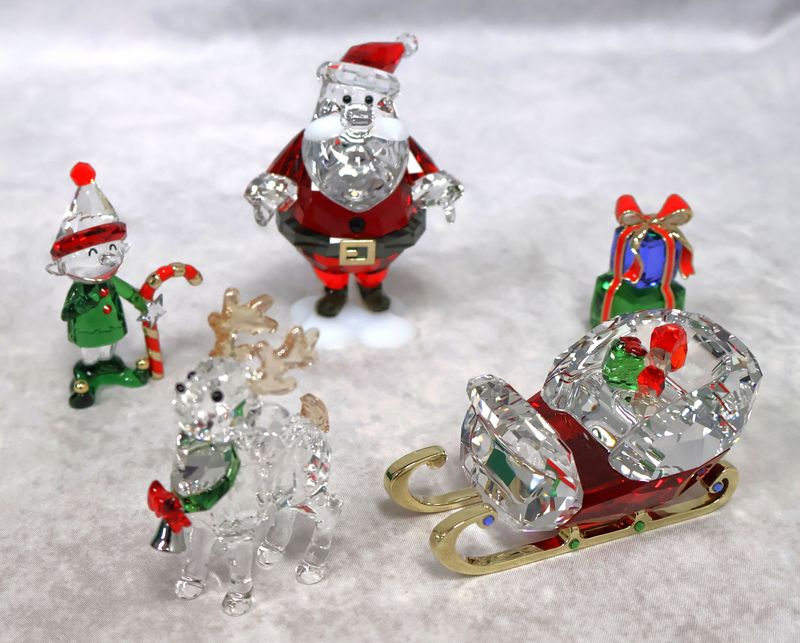 Swarovski Crystal Holiday Cheers Santa Story 5-Piece Figurine Set 5713797 | Original Box