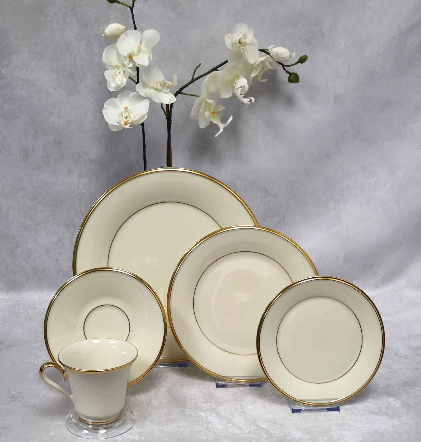 Lenox Eternal Dimension Collection 5-Piece Place Setting Gold Trim | Made in USA