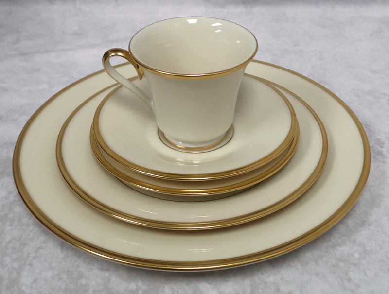 Lenox Eternal Dimension Collection 5-Piece Place Setting Gold Trim | Made in USA