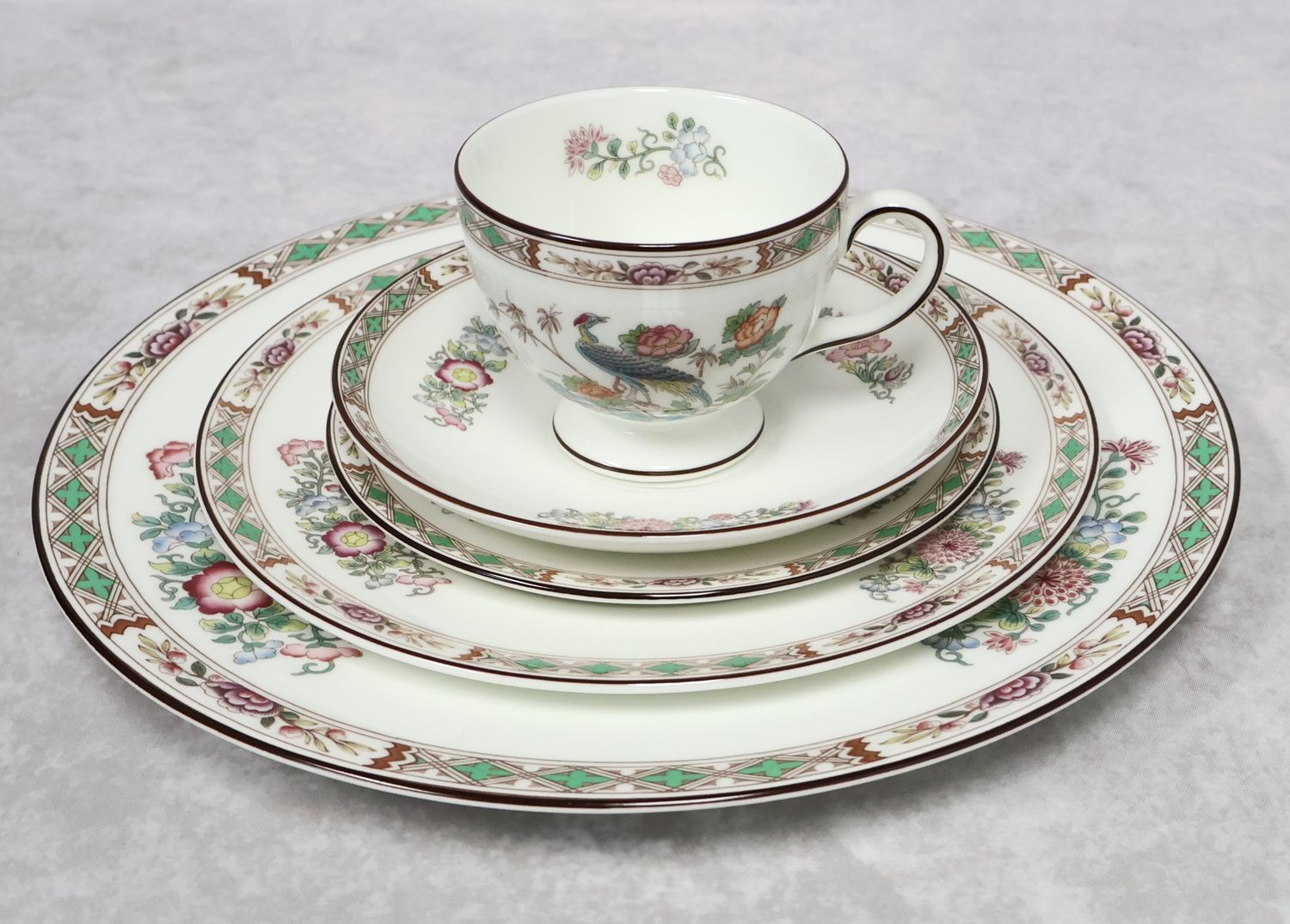 Wedgwood Kutani Crane 5-Piece Place Setting R4464 | Multiple Sets Available