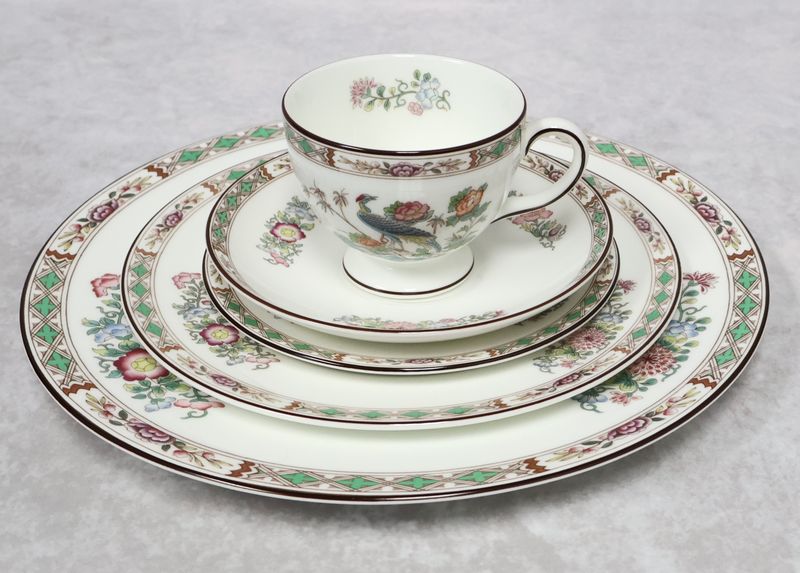 Wedgwood Kutani Crane 5-Piece Place Setting R4464 | Multiple Sets Available