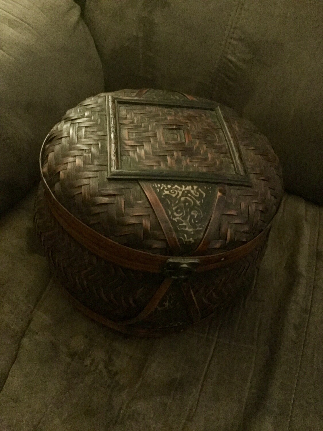 Large charging vessel, multiple spirits at same time, restore power, coexist in harmony with one another